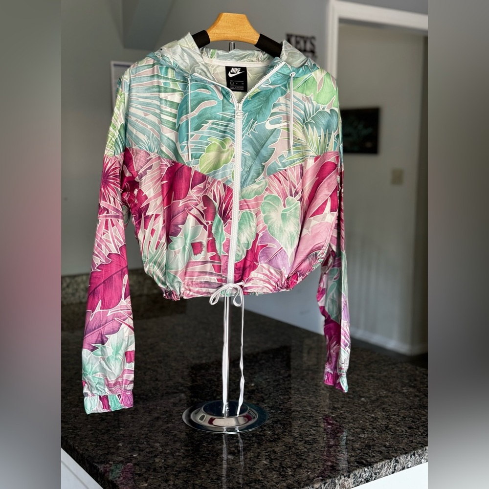 Nike cropped tropical Windrunner jacket (S)